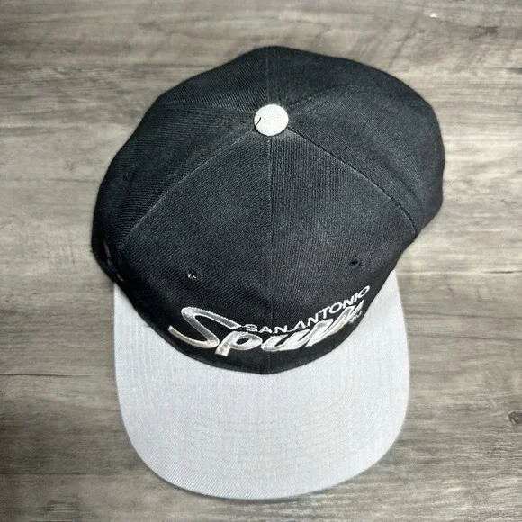 VTG 1990s San Antonio Spurs Sports Specialties Script Wool Two Tone Snapback Hat